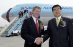 Alan Mulally and Cho Yang Ho